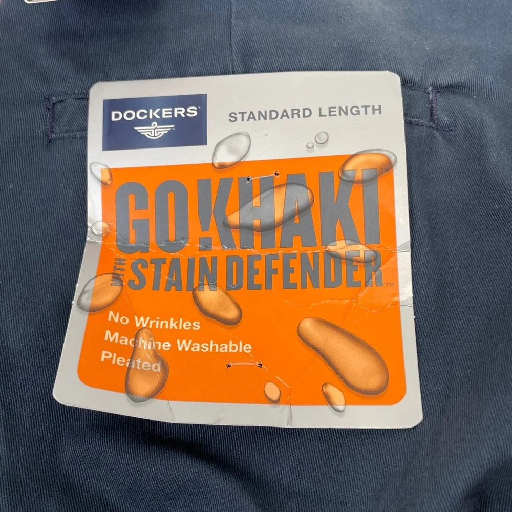 Dockers Mens Go Khaki Pleated Shorts Navy Blue Stain Defender Cotton Size 38 NWT